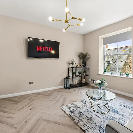 The Gatsby Luxury 3-bed Penthouse - Harbour Views Vakantiehuis Whitby