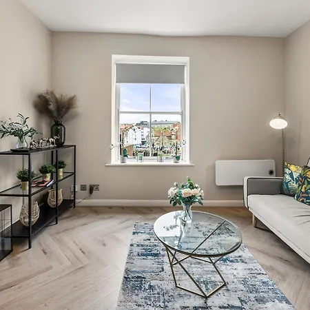 The Gatsby Luxury 3-bed Penthouse - Harbour Views Whitby