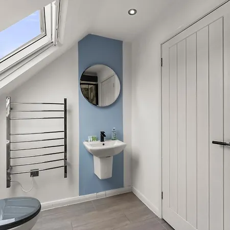 The Gatsby Luxury 3-bed Penthouse - Harbour Views Whitby